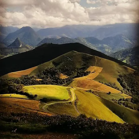 Aburry, Maison Poetique A La Montagne Barcus